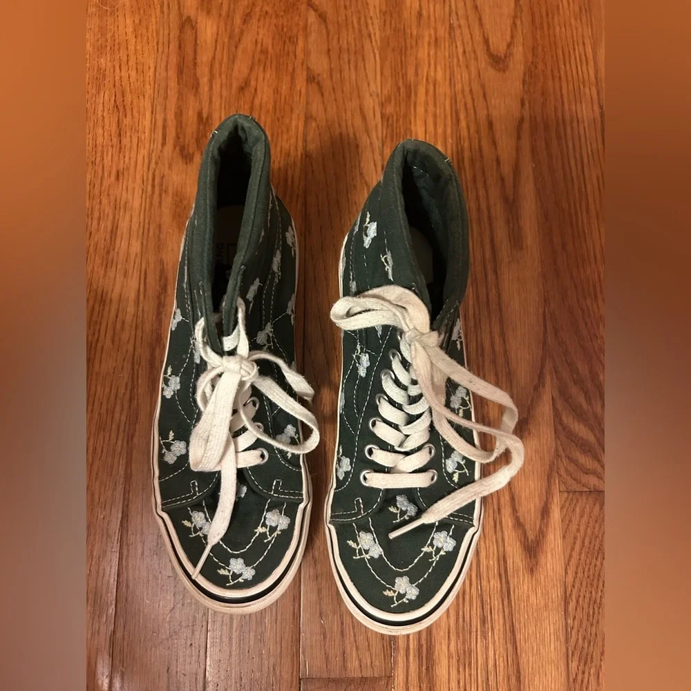 Van’s Green Floral Embroidered Off The Wall Women’s Sz 8 Men’s Sz 6.5 Sneakers